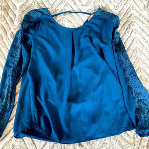 NWT Women’s Small Blouse